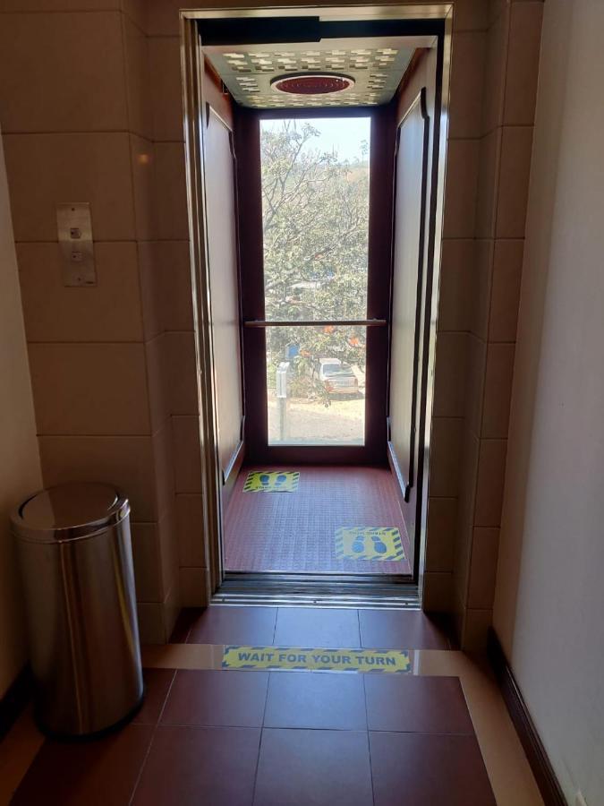 Hotel Issacs Residency Munnar Zewnętrze zdjęcie
