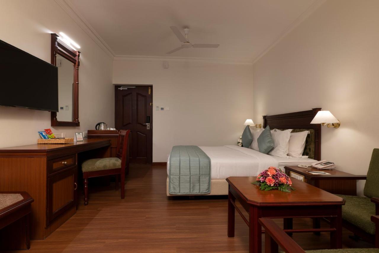 Hotel Issacs Residency Munnar Zewnętrze zdjęcie
