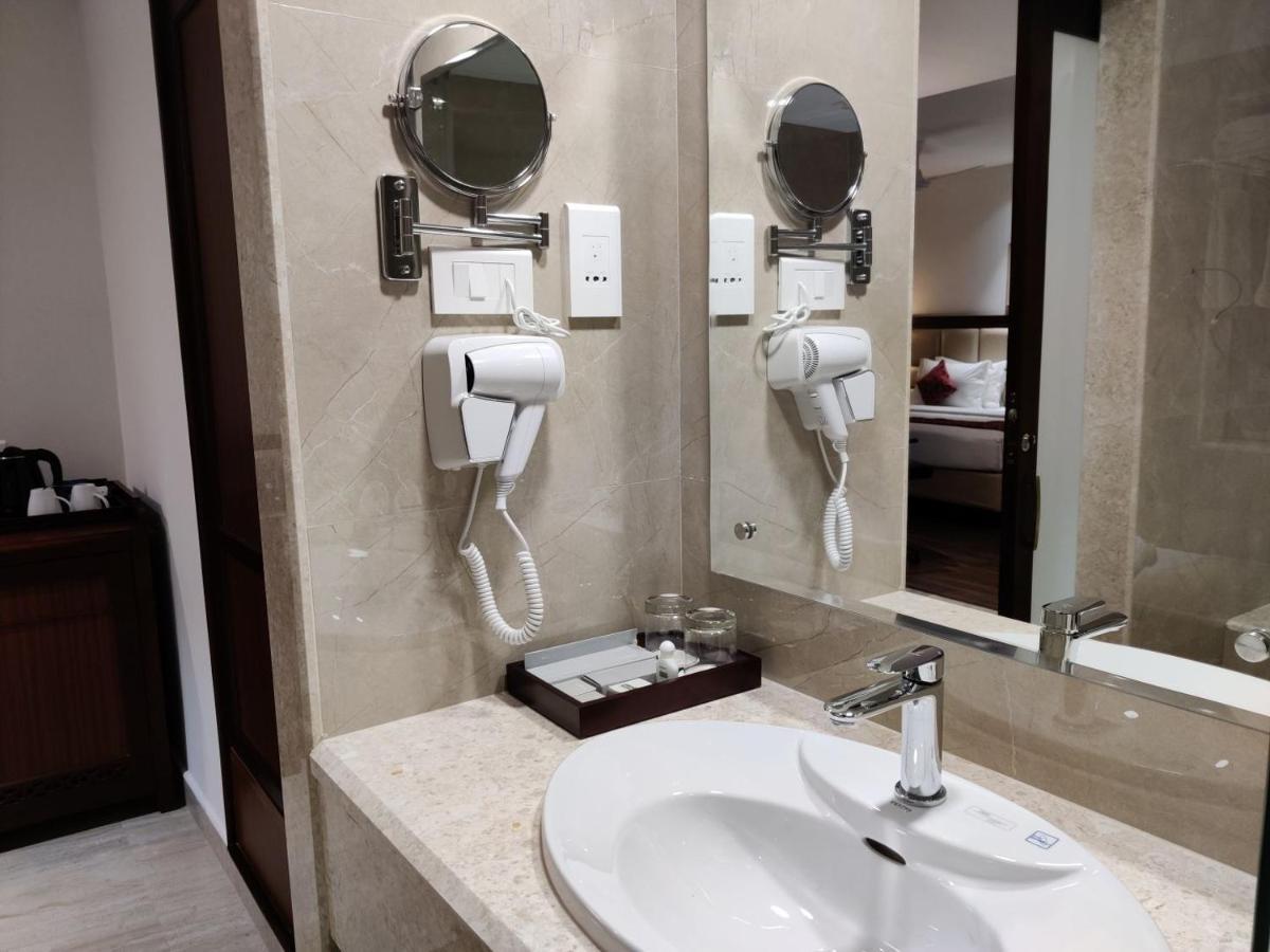 Hotel Issacs Residency Munnar Zewnętrze zdjęcie