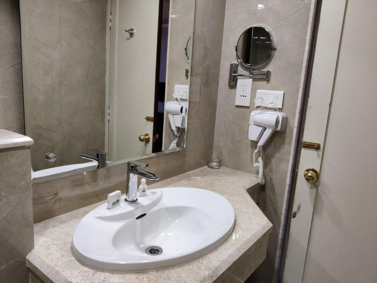 Hotel Issacs Residency Munnar Zewnętrze zdjęcie