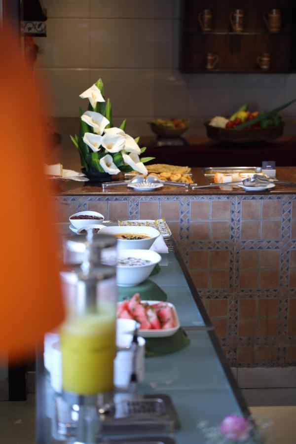 Hotel Issacs Residency Munnar Zewnętrze zdjęcie