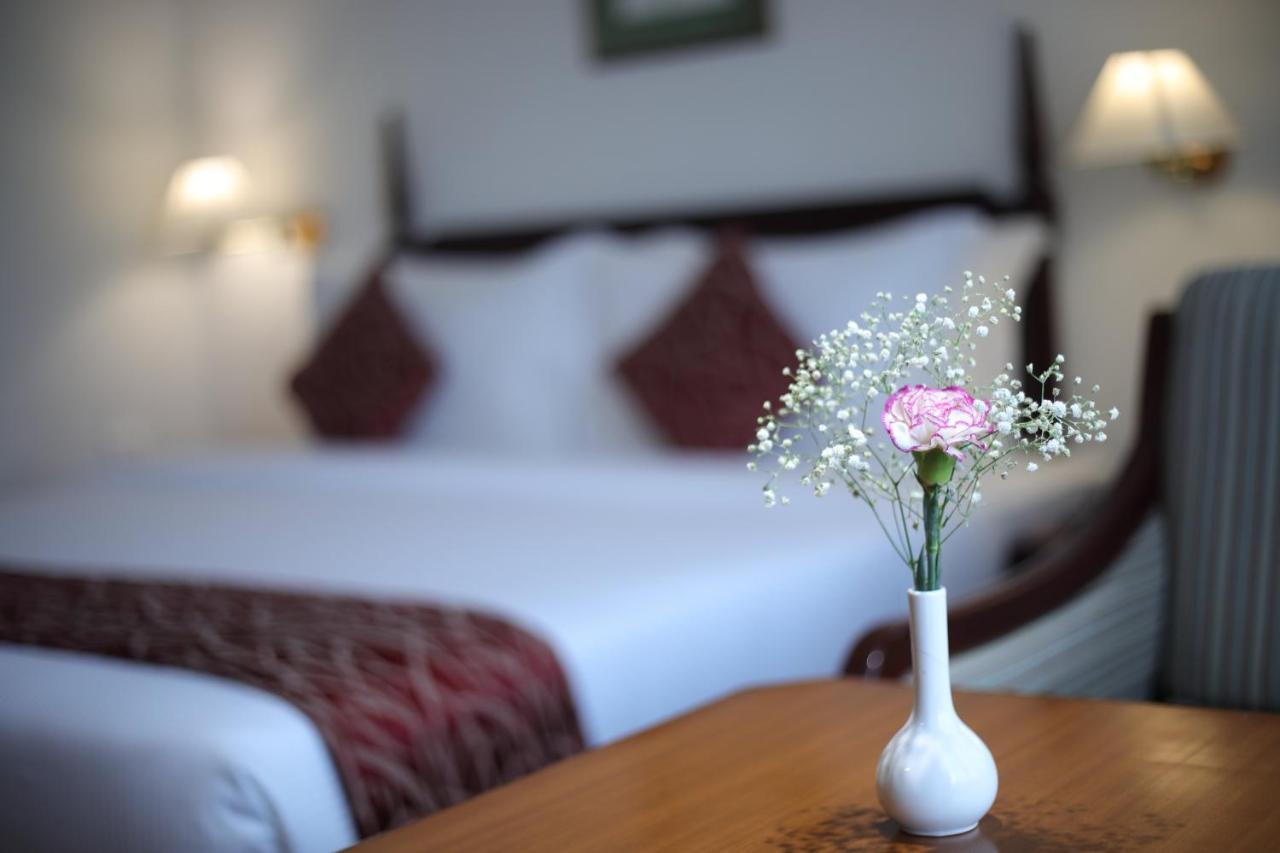 Hotel Issacs Residency Munnar Zewnętrze zdjęcie
