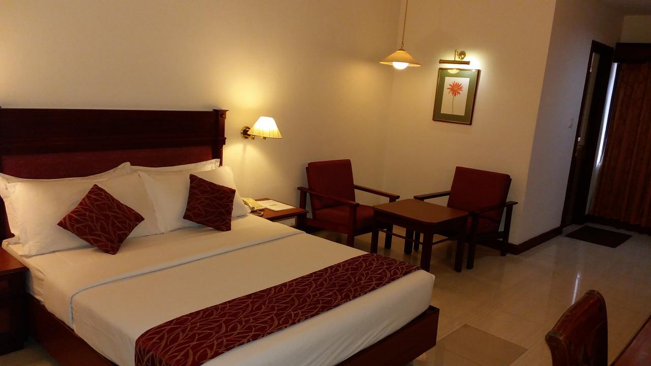 Hotel Issacs Residency Munnar Zewnętrze zdjęcie
