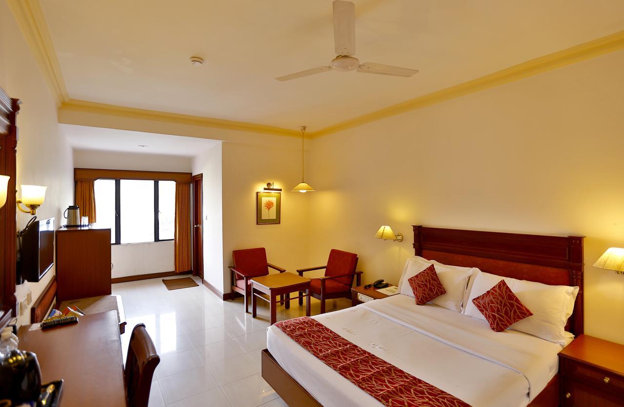 Hotel Issacs Residency Munnar Zewnętrze zdjęcie