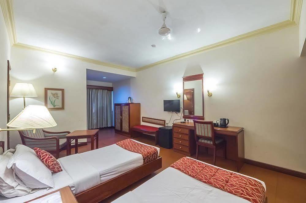 Hotel Issacs Residency Munnar Zewnętrze zdjęcie