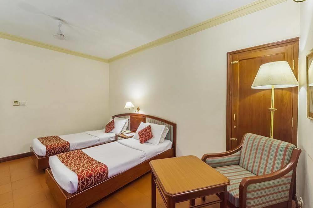 Hotel Issacs Residency Munnar Zewnętrze zdjęcie
