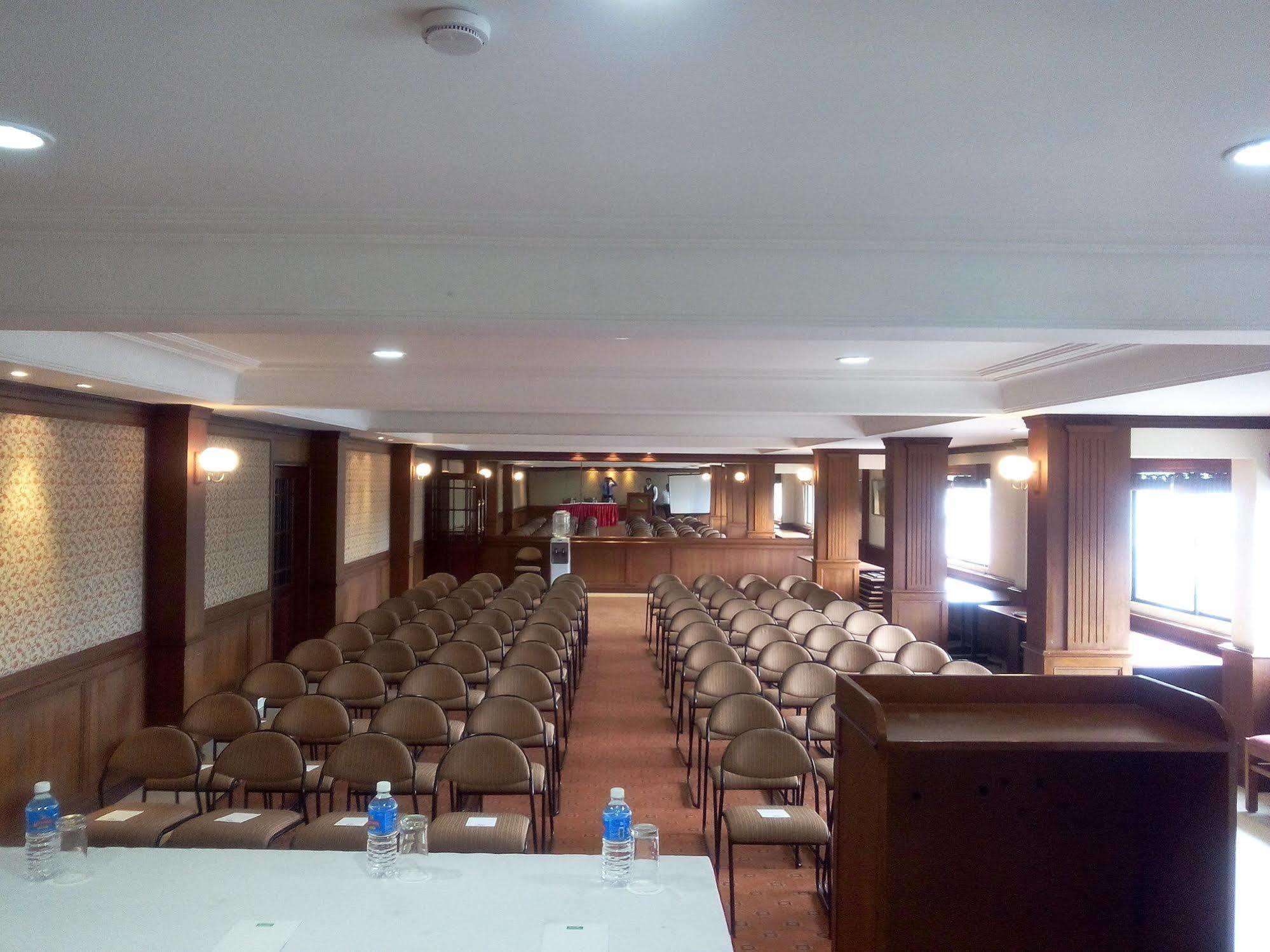 Hotel Issacs Residency Munnar Zewnętrze zdjęcie